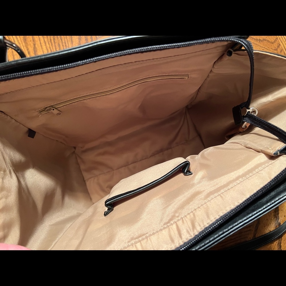 Aurielle Leather by Carryland purse - Picture 7 of 7